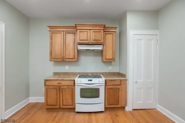 $2,600 | 31 Cloverhill Place, Unit 1, Montclair, NJ 07042
