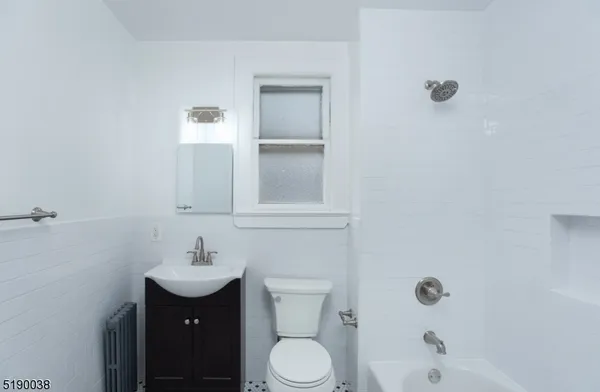 $2,600 | 31 Cloverhill Place, Unit 1, Montclair, NJ 07042