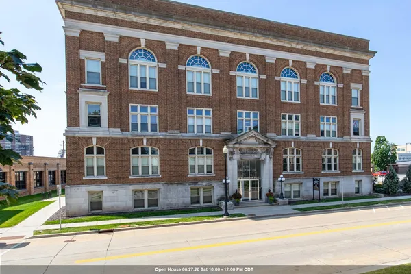 $189,900 | 105 Washington Avenue, Unit 2, Oshkosh, WI 54901