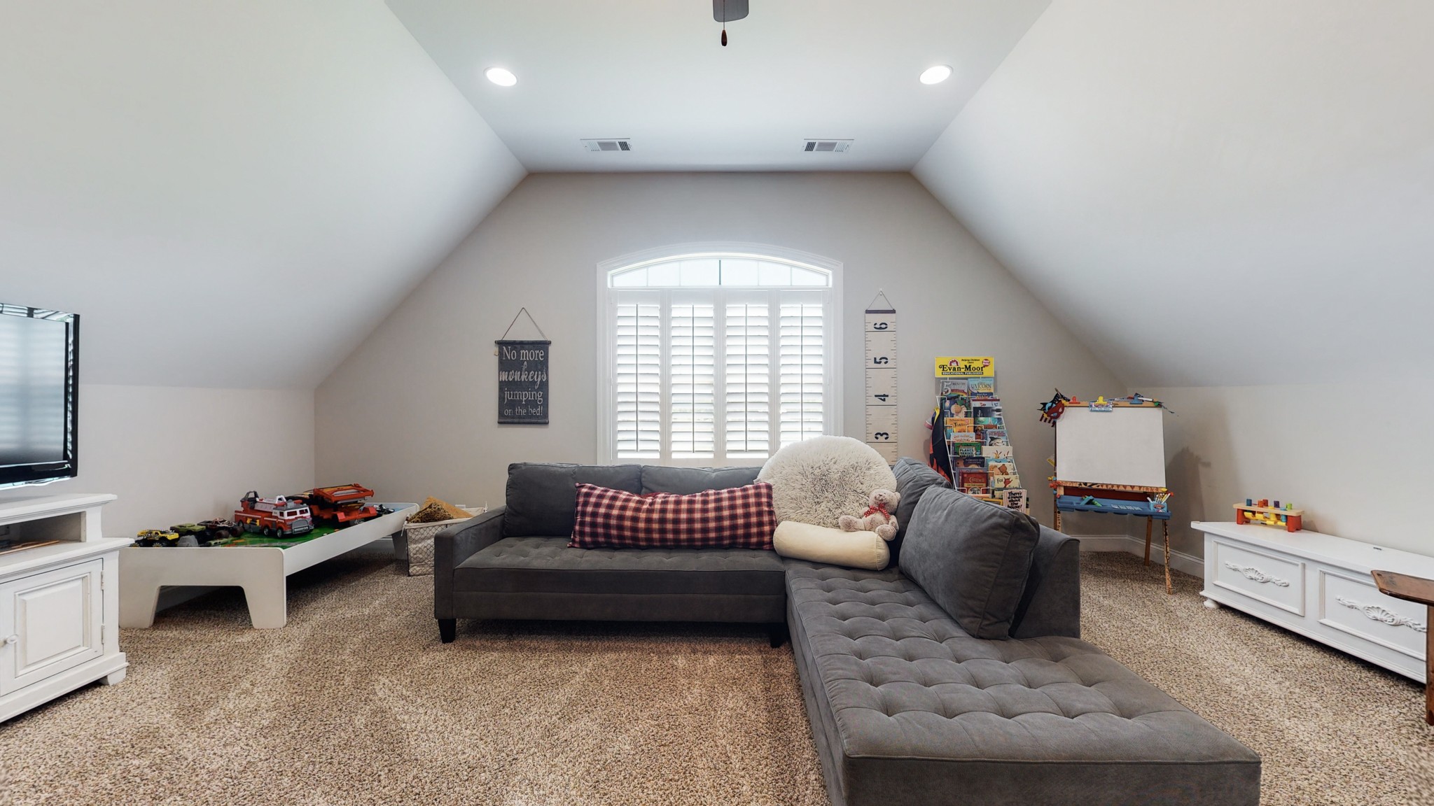 3908 Old Murfreesboro Road West Lebanon, TN 37090 - Photo 24 of 33 a living room with furniture ceiling fan and a window