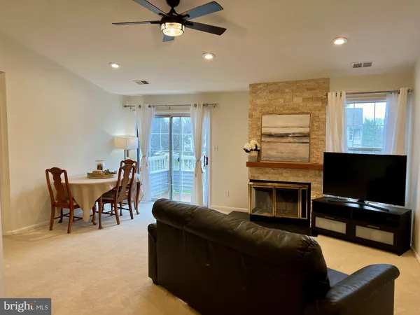 $2,300 | 111 Worlidge Court, Unit 12, Princeton, NJ 08540