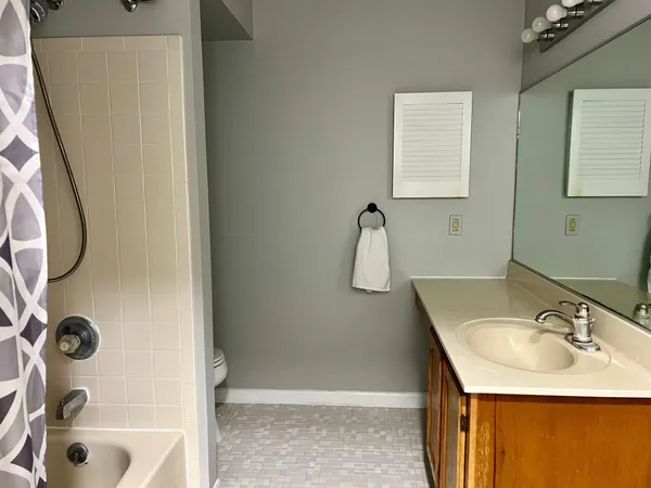 $2,300 | 111 Worlidge Court, Unit 12, Princeton, NJ 08540