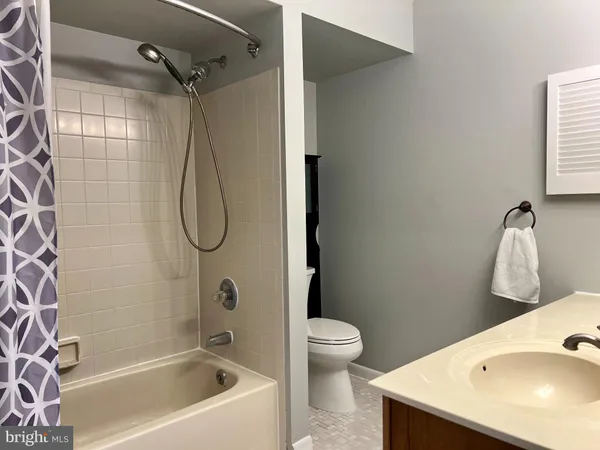 $2,300 | 111 Worlidge Court, Unit 12, Princeton, NJ 08540