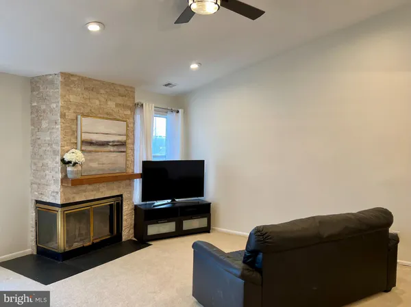 $2,300 | 111 Worlidge Court, Unit 12, Princeton, NJ 08540