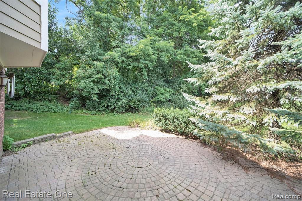 3380 Fairgrove Court Rochester Hills, MI 48309 - Photo 4 of 34
