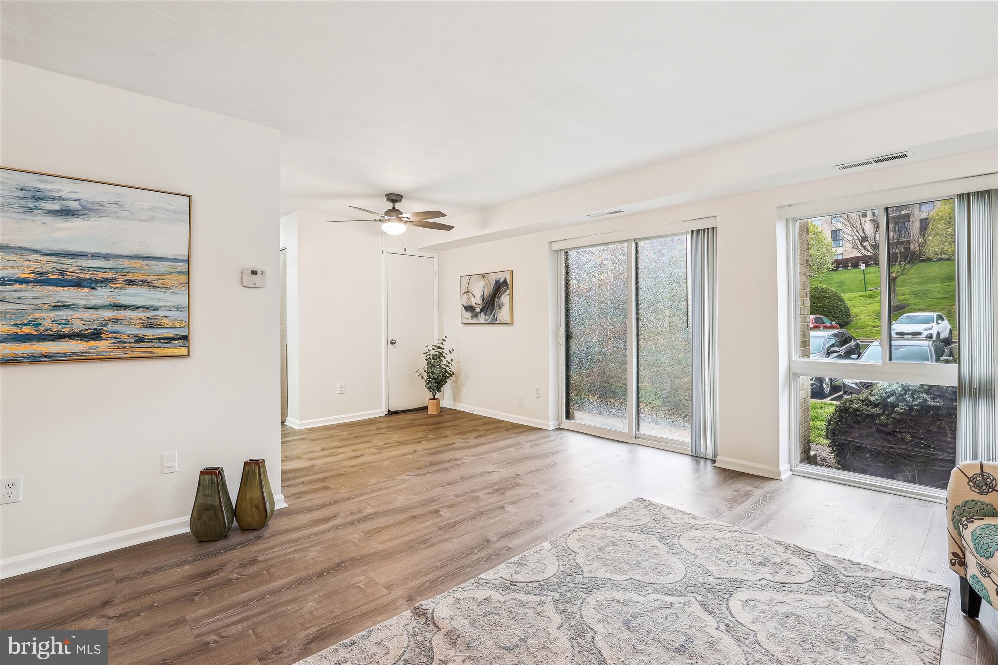 6137 Edsall Road, Unit G Alexandria, VA 22304 - Photo 12 of 23 Living Room
