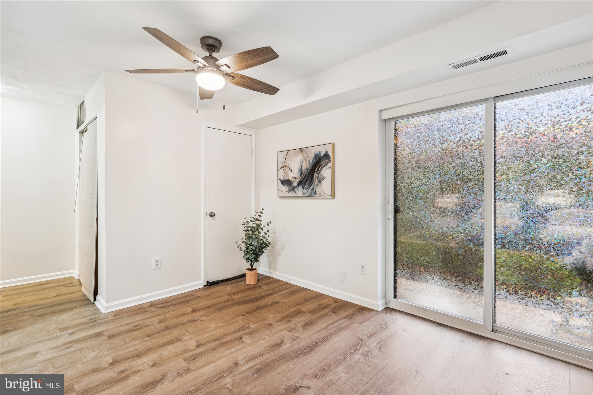 6137 Edsall Road, Unit G Alexandria, VA 22304 - Photo 4 of 23 Dining Room