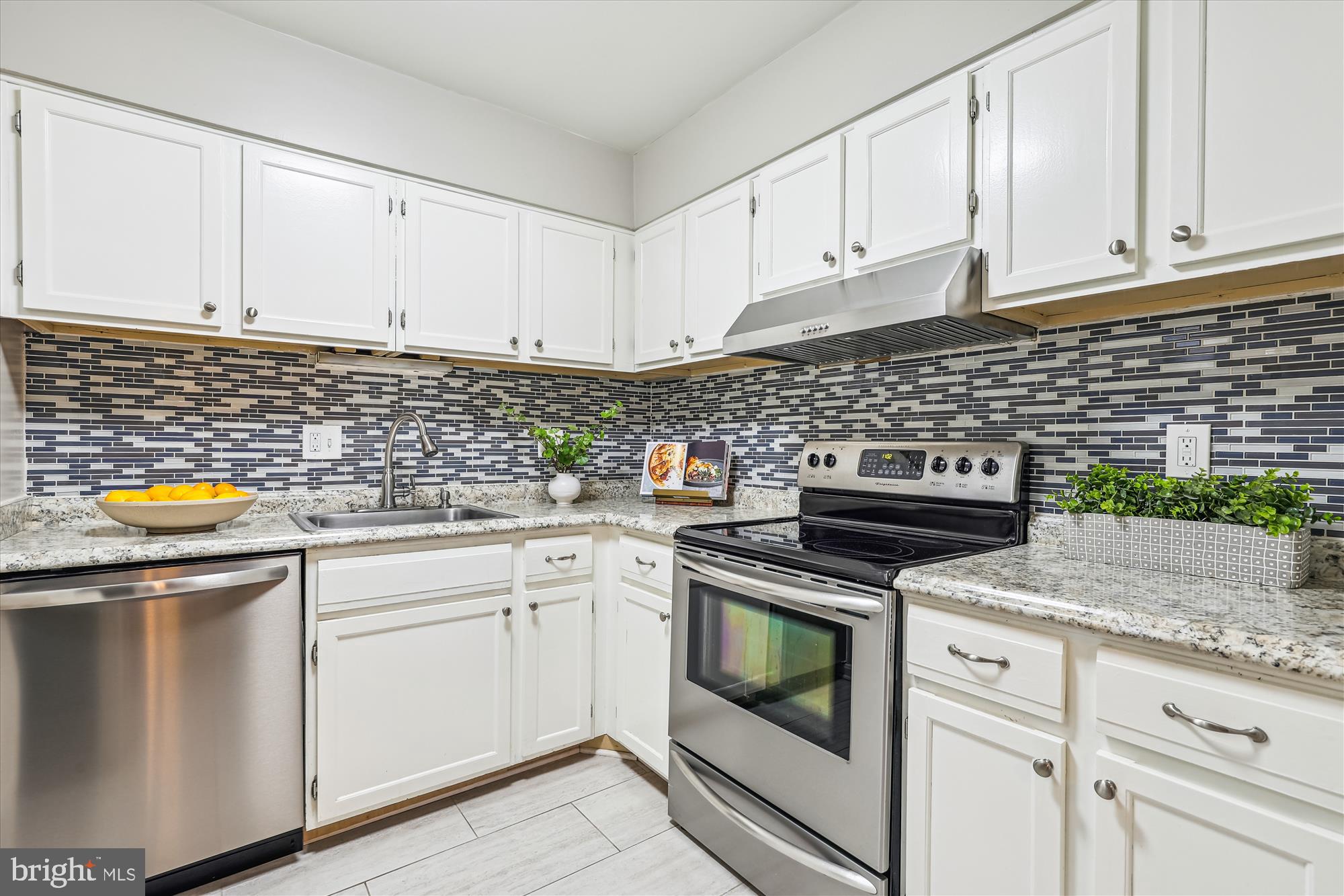 6137 Edsall Road, Unit G Alexandria, VA 22304 - Photo 6 of 23 Kitchen
