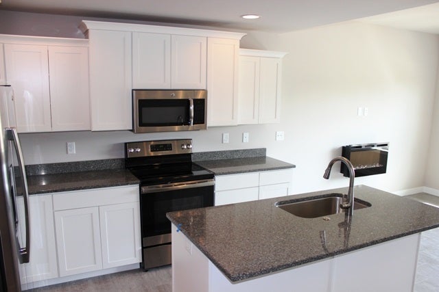 4924 Raleigh Lane Iowa City, IA 52245 - Photo 11 of 22 Gallery Image 11