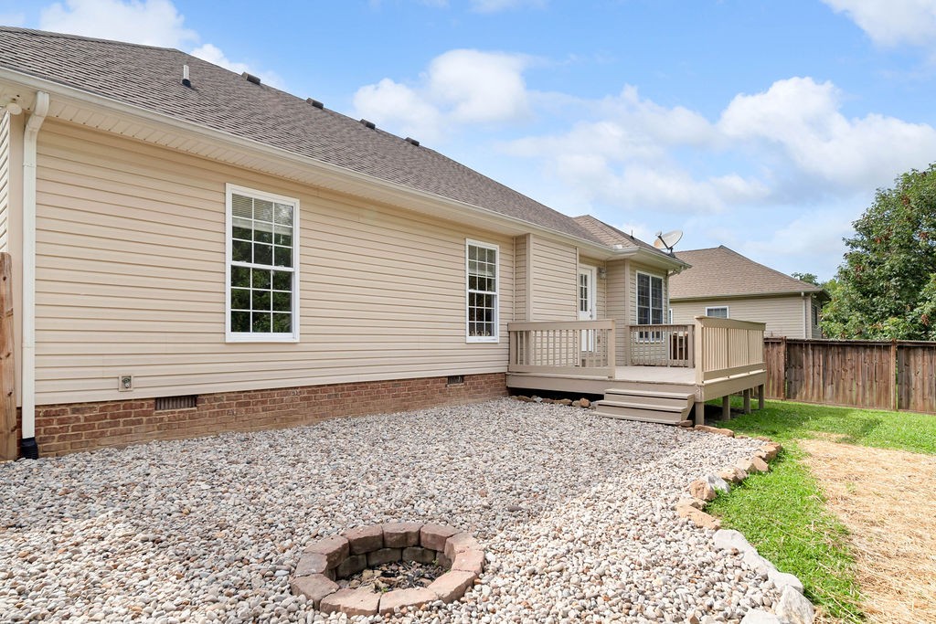 165 Foxrun Springfield, TN 37172 - Photo 45 of 62 a backyard of a house