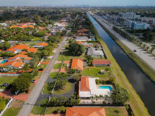 $850,000 | 8490 Grand Canal Drive, Miami, FL 33144