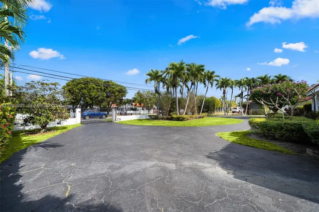 $850,000 | 8490 Grand Canal Drive, Miami, FL 33144
