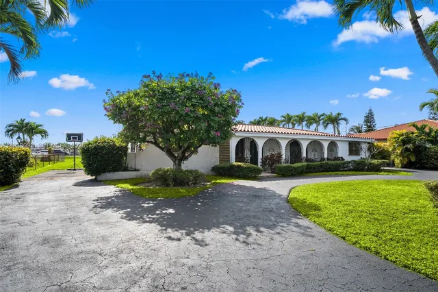 $850,000 | 8490 Grand Canal Drive, Miami, FL 33144