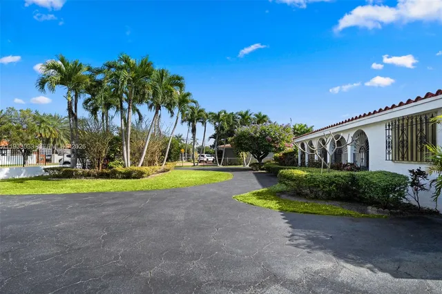 $850,000 | 8490 Grand Canal Drive, Miami, FL 33144