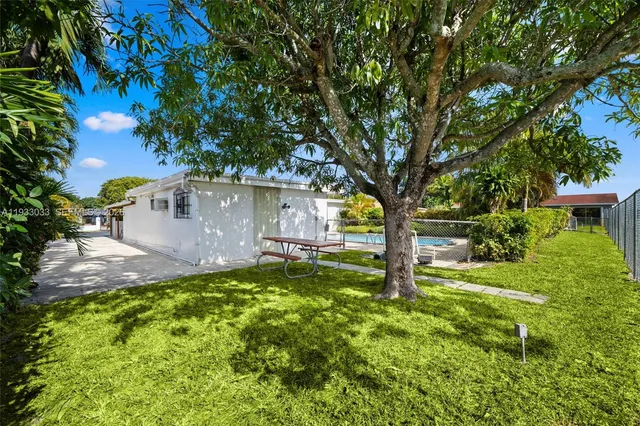 $850,000 | 8490 Grand Canal Drive, Miami, FL 33144