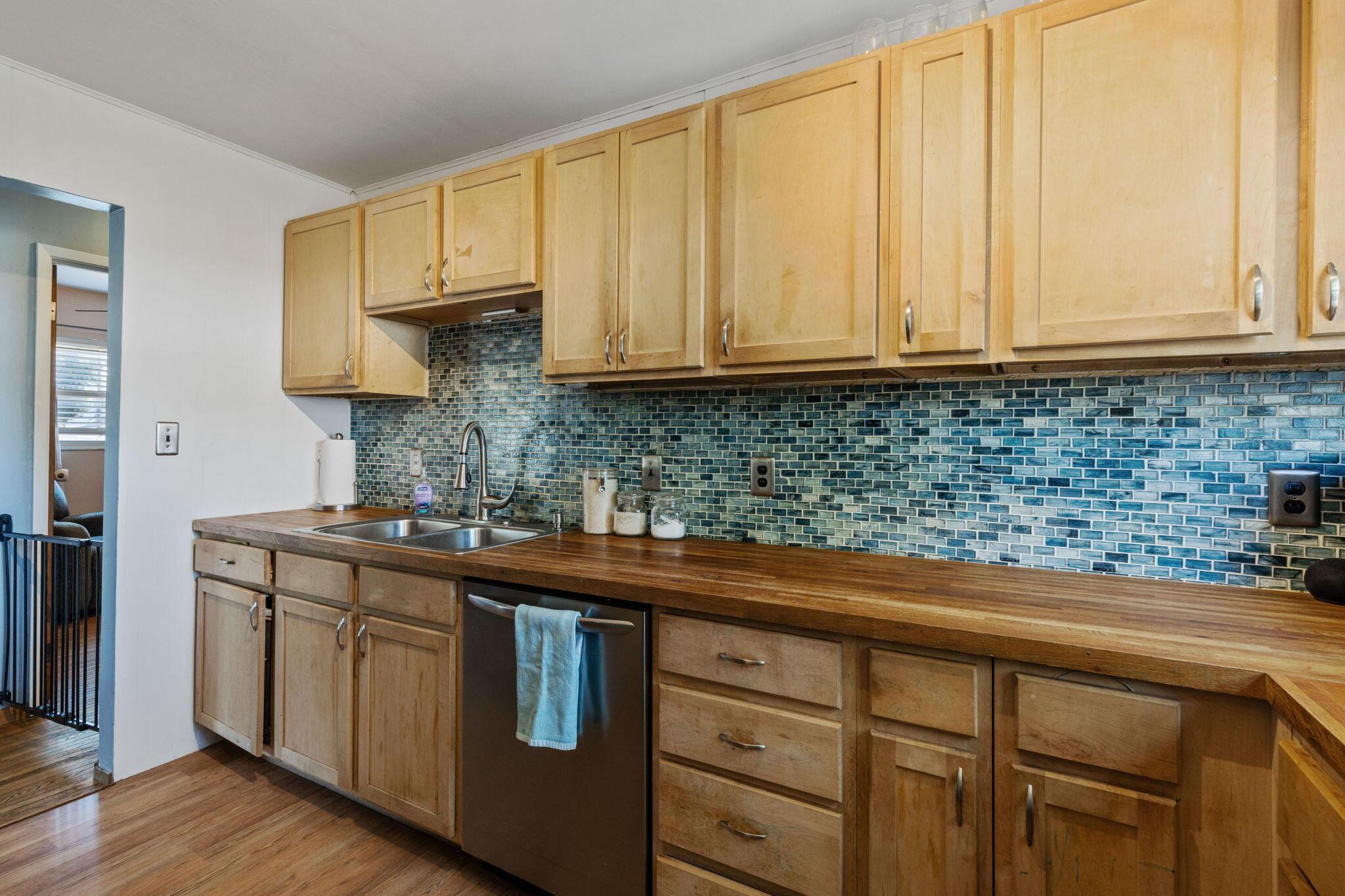 1625 Zettler Road Columbus, OH 43227 - Photo 5 of 38 2024-9-9 1625 Zettler Rd 062