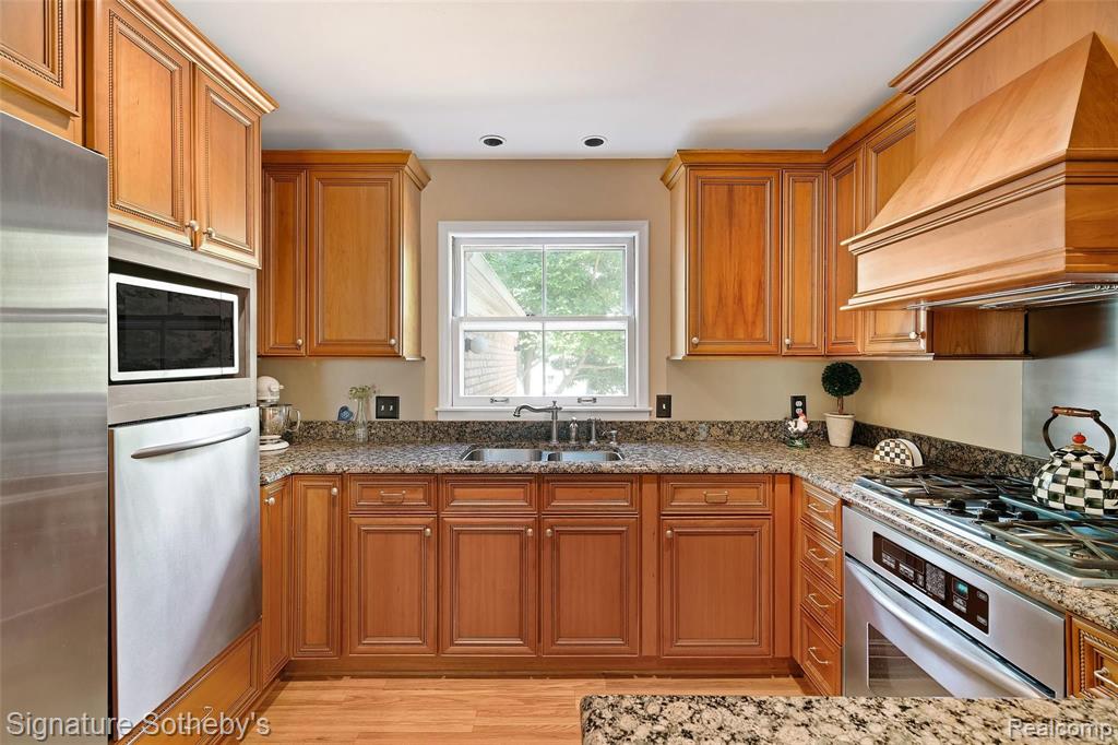 865 Tottenham Road Birmingham, MI 48009 - Photo 10 of 37 Gallery Image 10