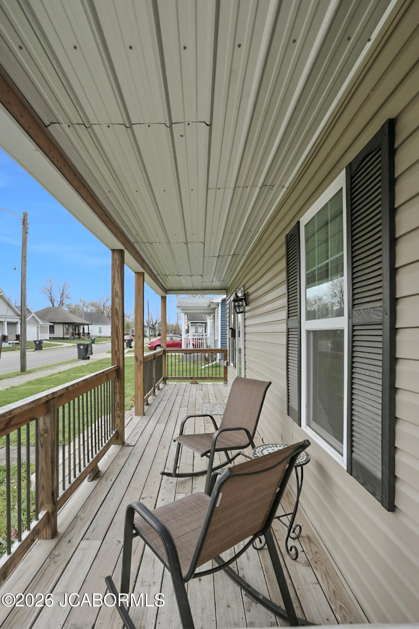 417 Garfield Avenue Moberly, MO 65270 - Photo 3 of 17 Front Porch