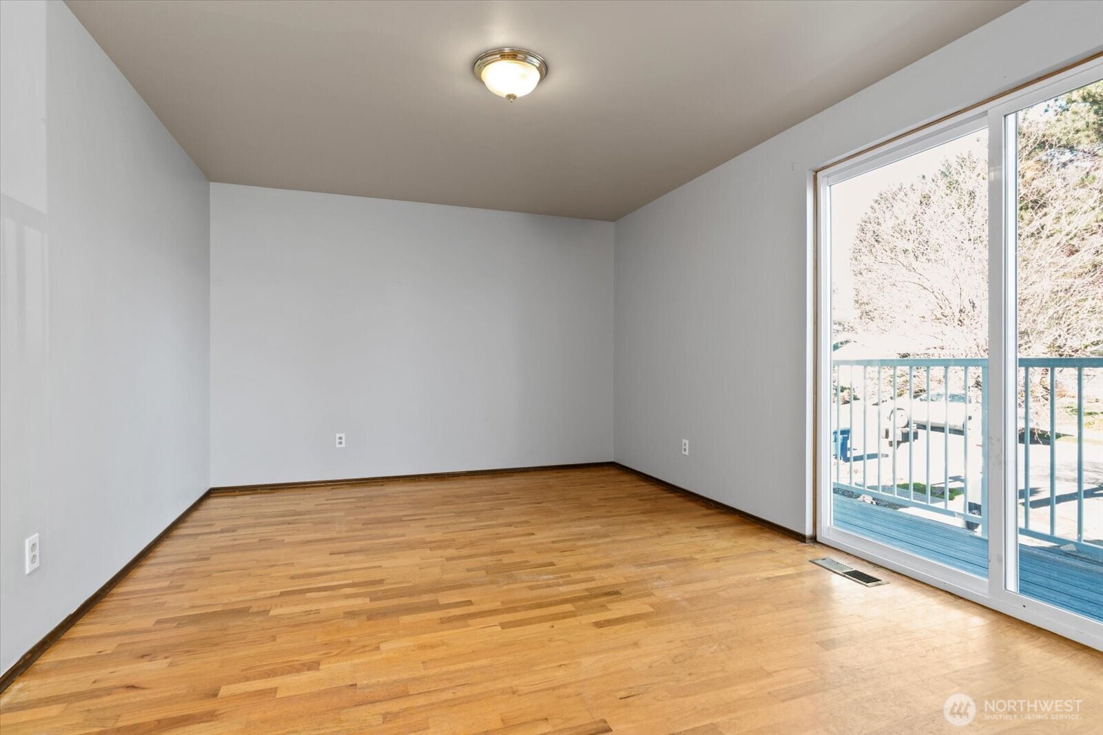 10523 Northeast 197th Street Bothell, WA 98011 - Photo 29 of 40