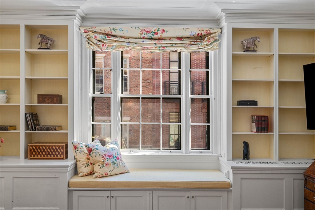 101 Chestnut Street, Unit E Boston, MA 02108 - Photo 12 of 24