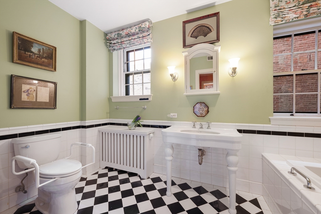 101 Chestnut Street, Unit E Boston, MA 02108 - Photo 18 of 24