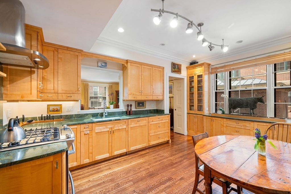 101 Chestnut Street, Unit E Boston, MA 02108 - Photo 10 of 24