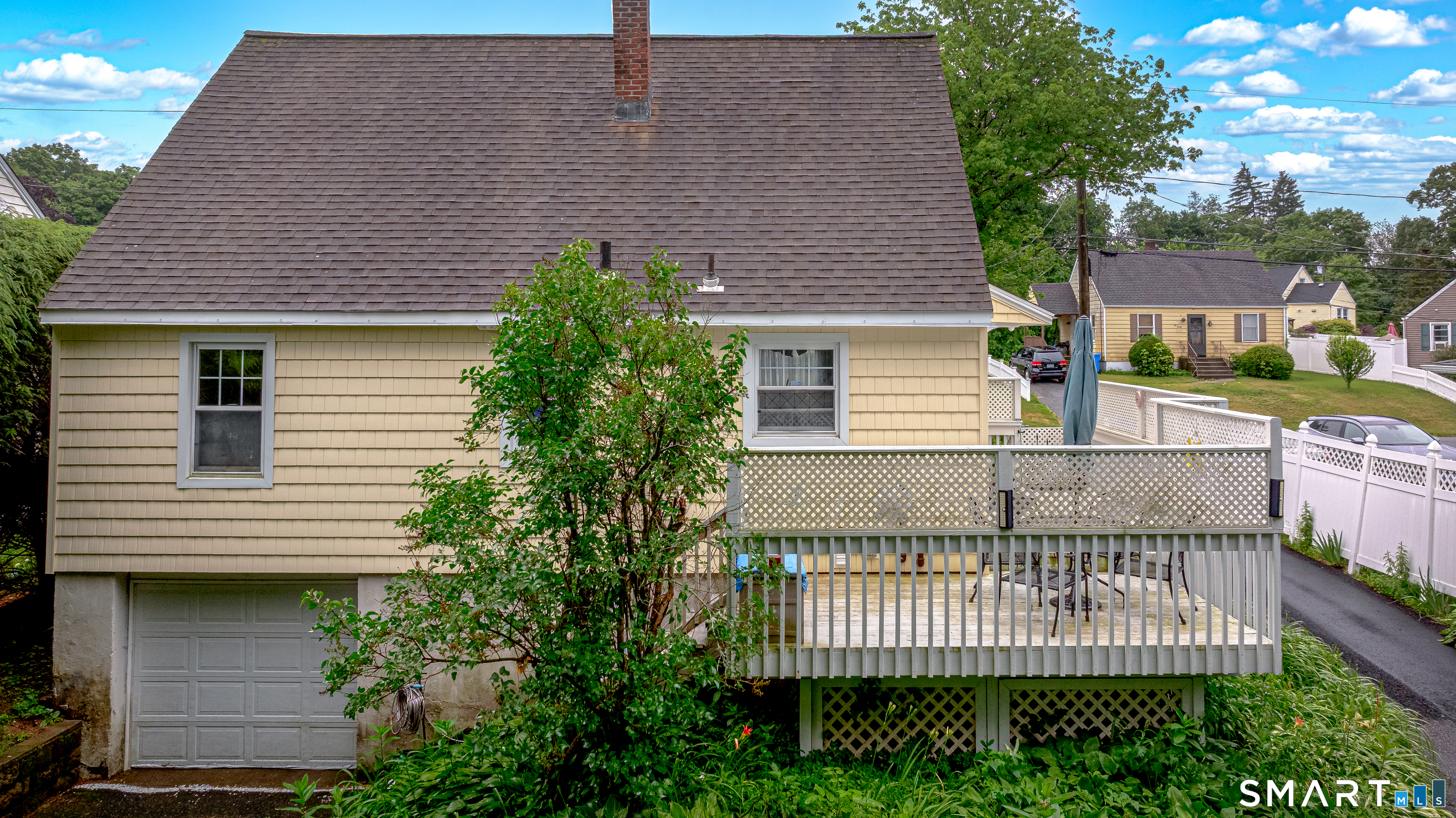 237 Alexander Avenue Waterbury, CT 06705 - Photo 4 of 31