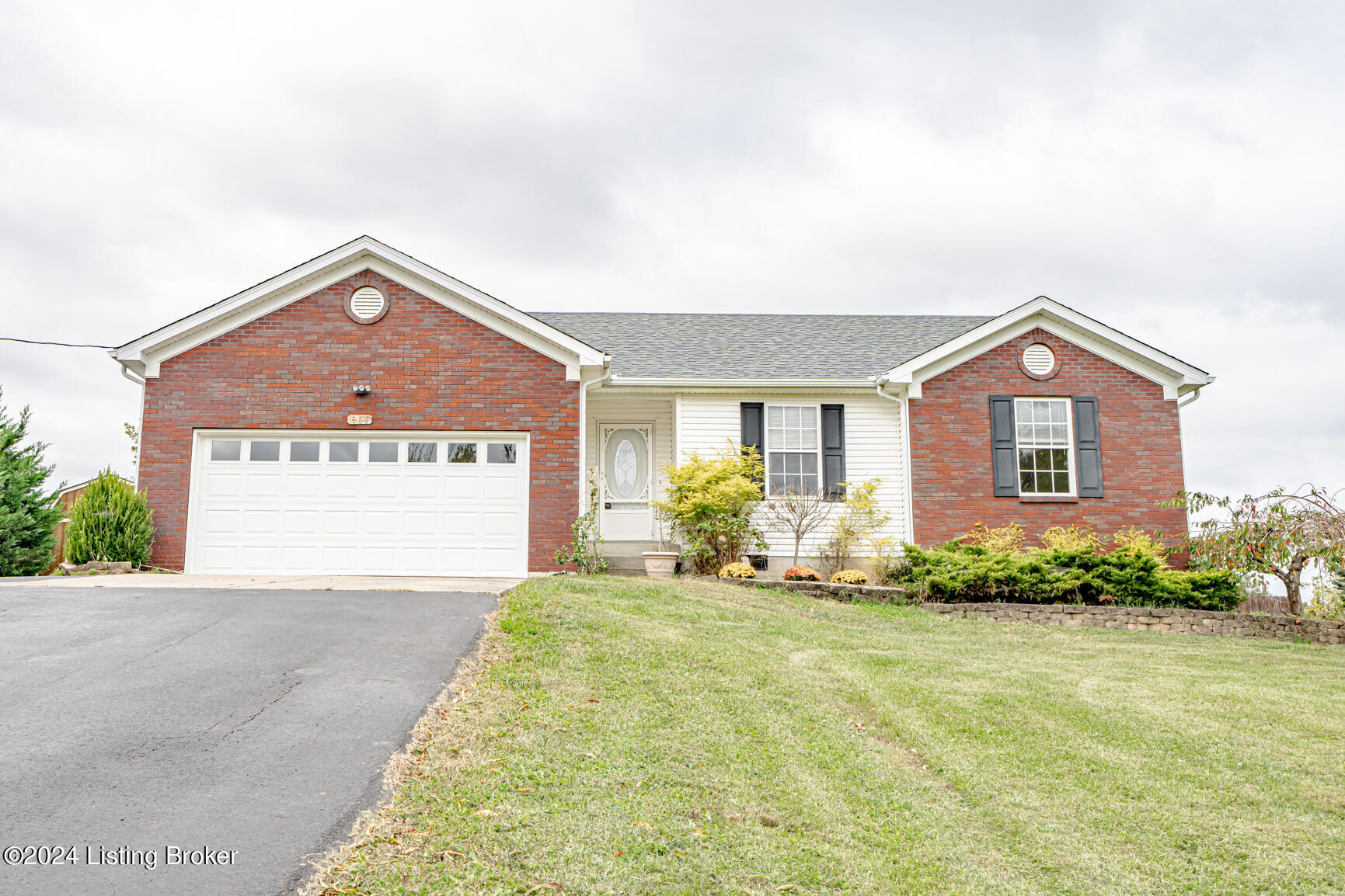 661 Red Hill Road Vine Grove, KY 40175 - Photo 2 of 37 DSC03434
