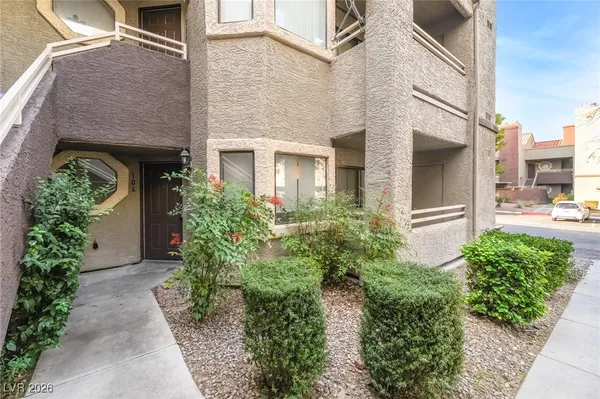$1,695 | 5004 South Rainbow Boulevard, Unit 106, Las Vegas, NV 89118