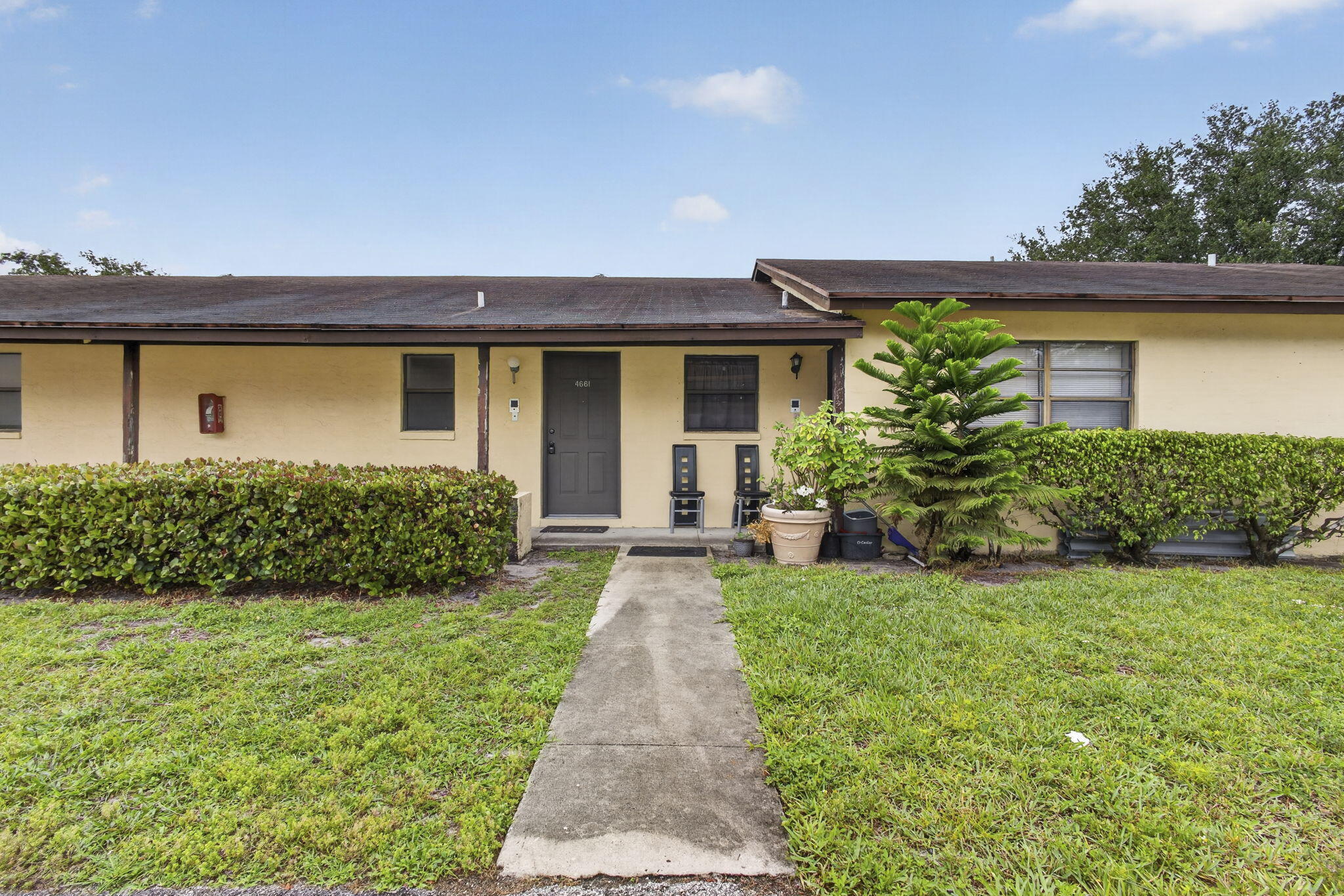 4661 Perth Road West Palm Beach, FL 33415 - Photo 2 of 33 1-web-or-mls-BS1A3614