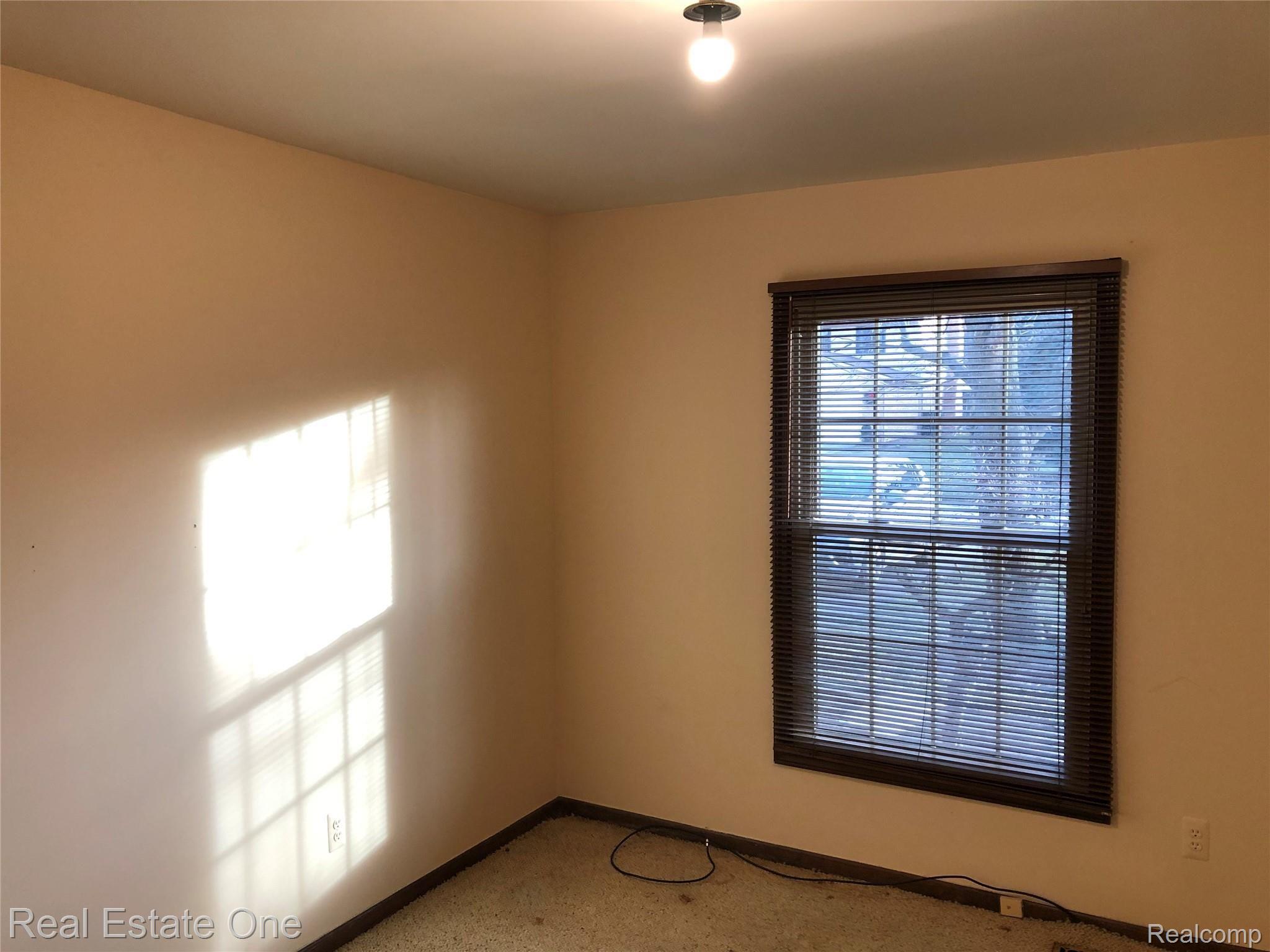 3070 Baypoint Drive Rochester, MI 48309 - Photo 10 of 34 IMG_1740.jpg
