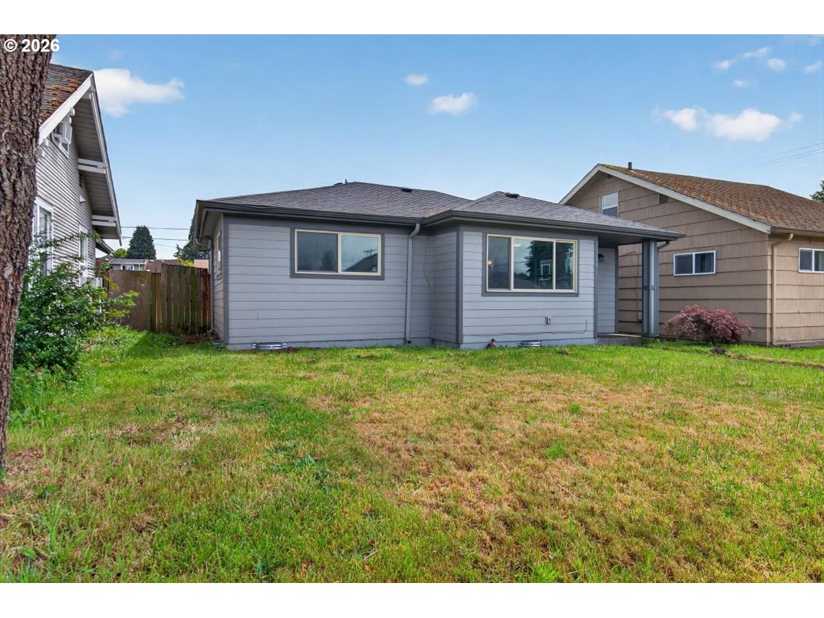 306 23rd Avenue Longview, WA 98632 - Photo 3 of 28