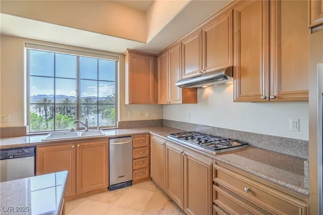 $460,000 | 15 Via Mantova, Unit 302, Henderson, NV 89011