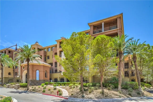 $460,000 | 15 Via Mantova, Unit 302, Henderson, NV 89011