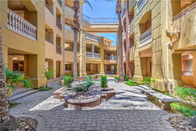 $460,000 | 15 Via Mantova, Unit 302, Henderson, NV 89011