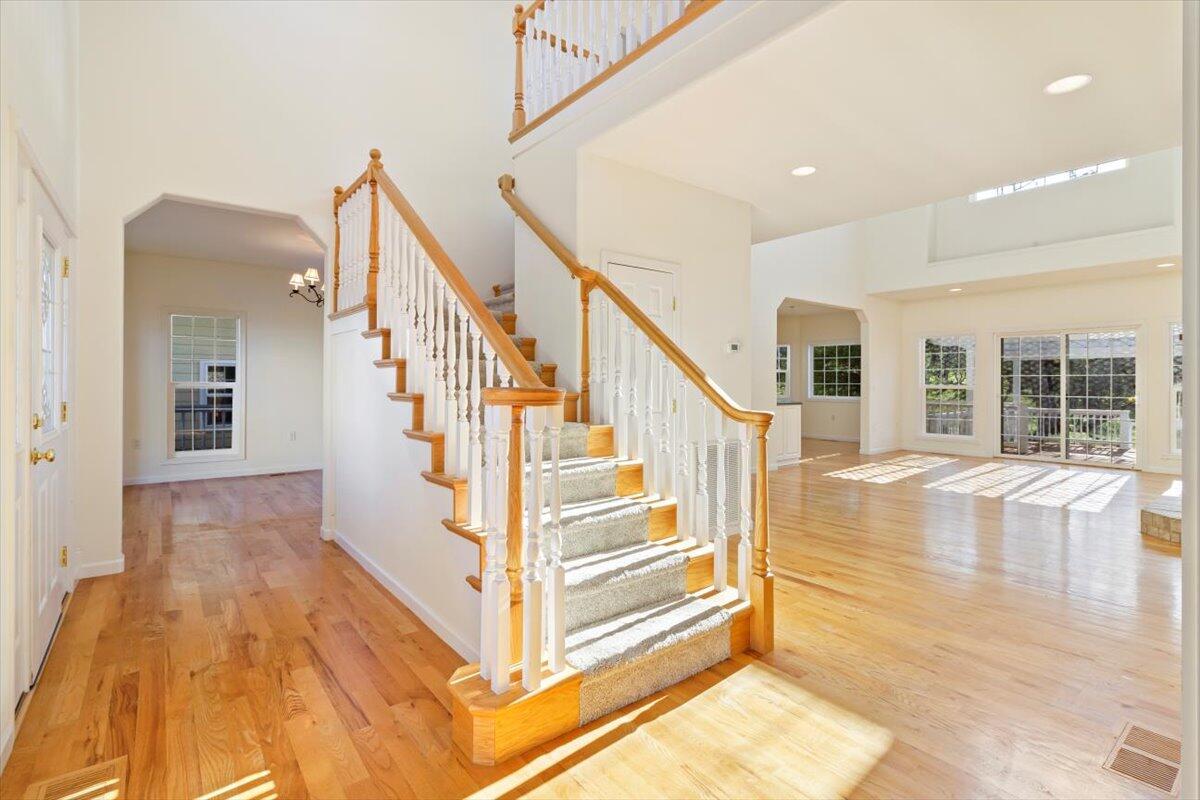 4408 Independence School Road Medford, OR 97501 - Photo 36 of 40 Entry and Open Floorplan
