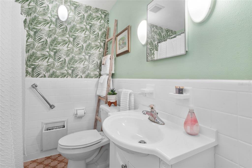 420 Pensacola Road Venice, FL 34285 - Photo 20 of 40 a bathroom with a sink and a toilet