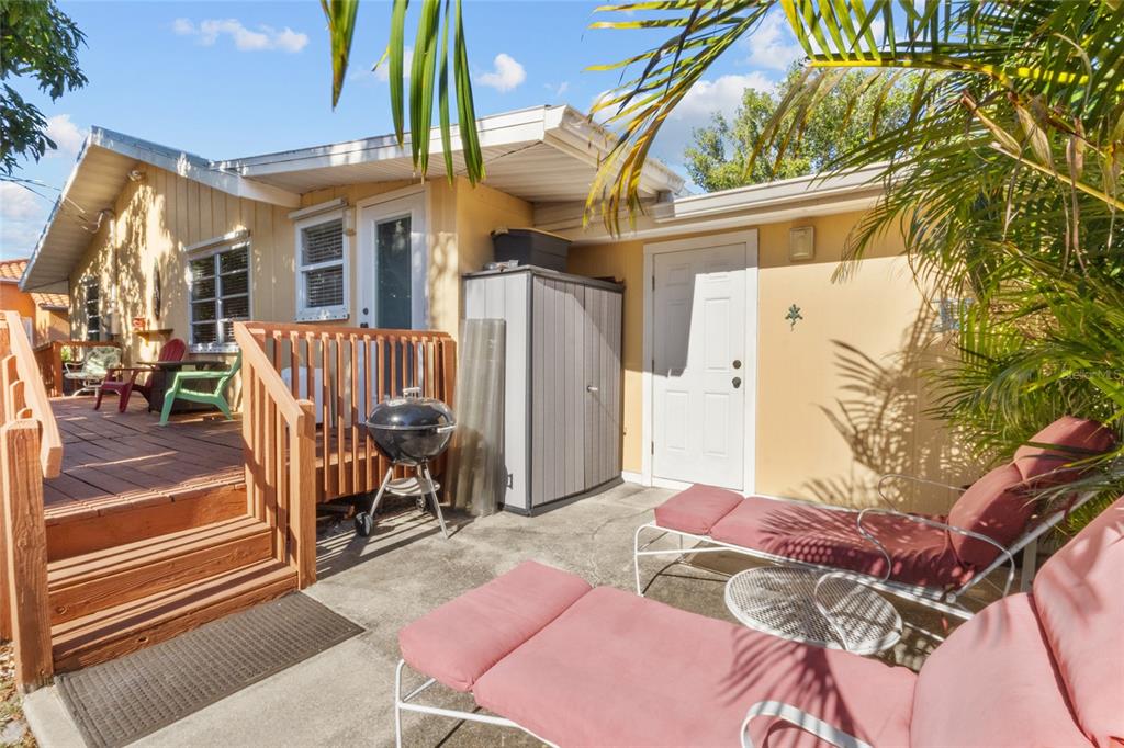 420 Pensacola Road Venice, FL 34285 - Photo 27 of 40 a view of a patio with a table and chairs
