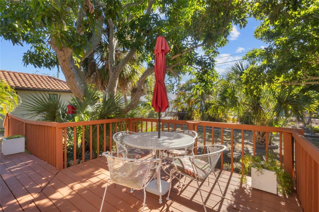 420 Pensacola Road Venice, FL 34285 - Photo 29 of 40 a view of a chairs and table in the patio