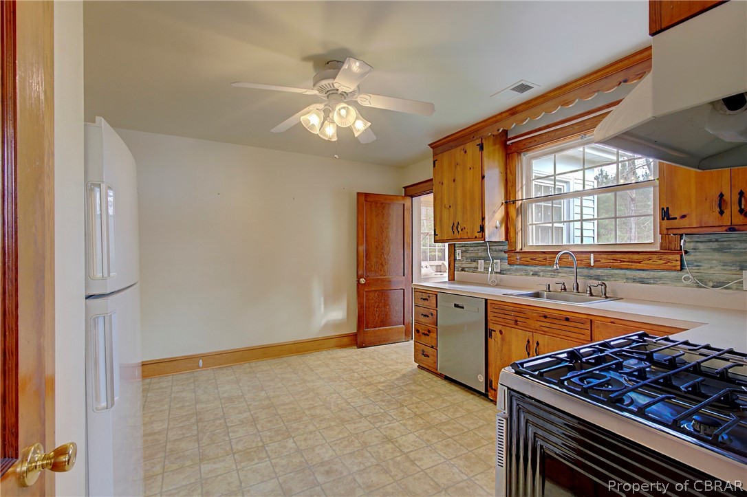1581 Gdn Crk Road Mathews, VA 23109 - Photo 13 of 29