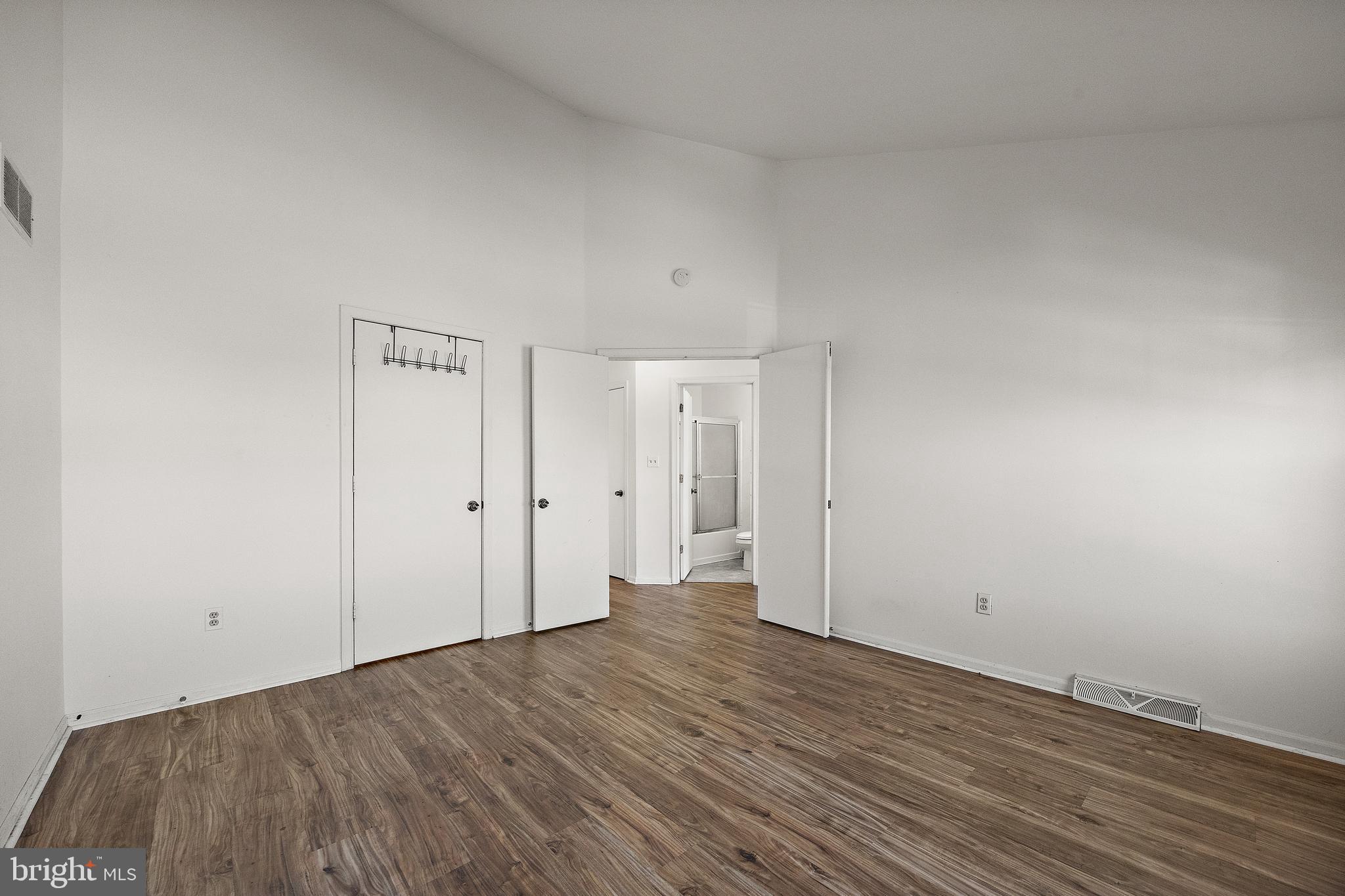 78 3 Rivers Drive Newark, DE 19702 - Photo 11 of 27 a view of an empty room and wooden floor