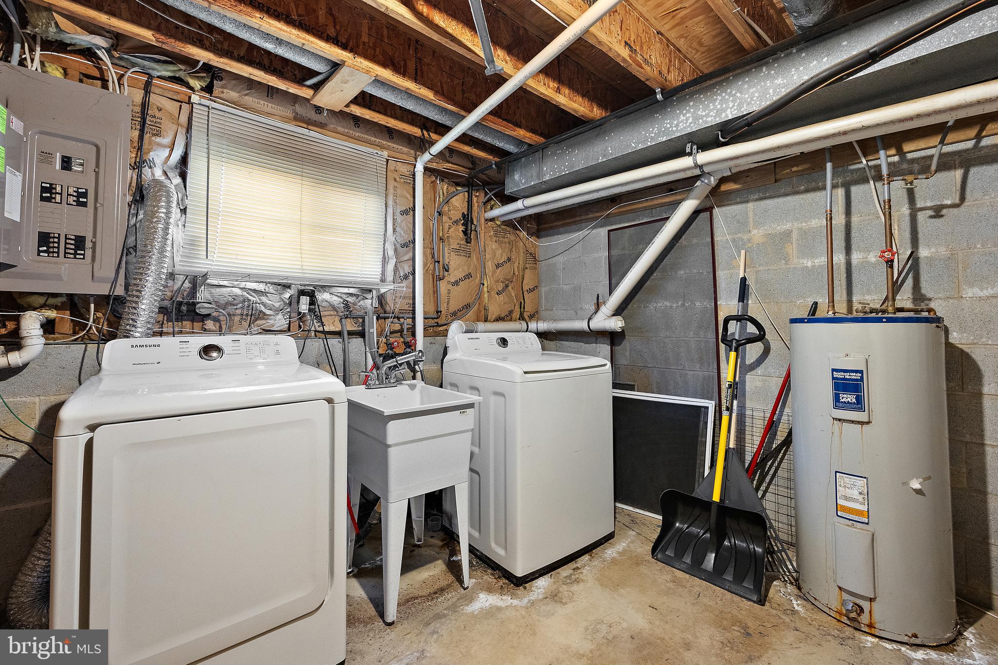 78 3 Rivers Drive Newark, DE 19702 - Photo 21 of 27 a utility room with dryer and washer