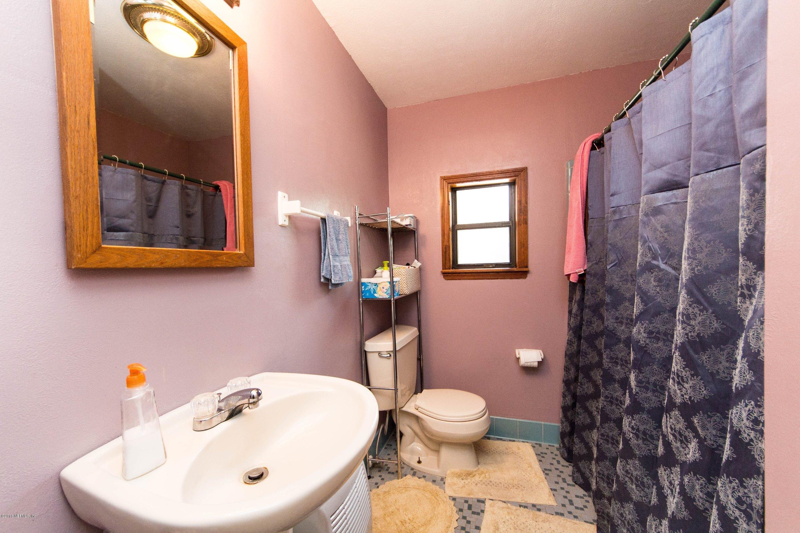 7204 Stonehurst Road North Jacksonville, FL 32277 - Photo 15 of 26 Bathroom