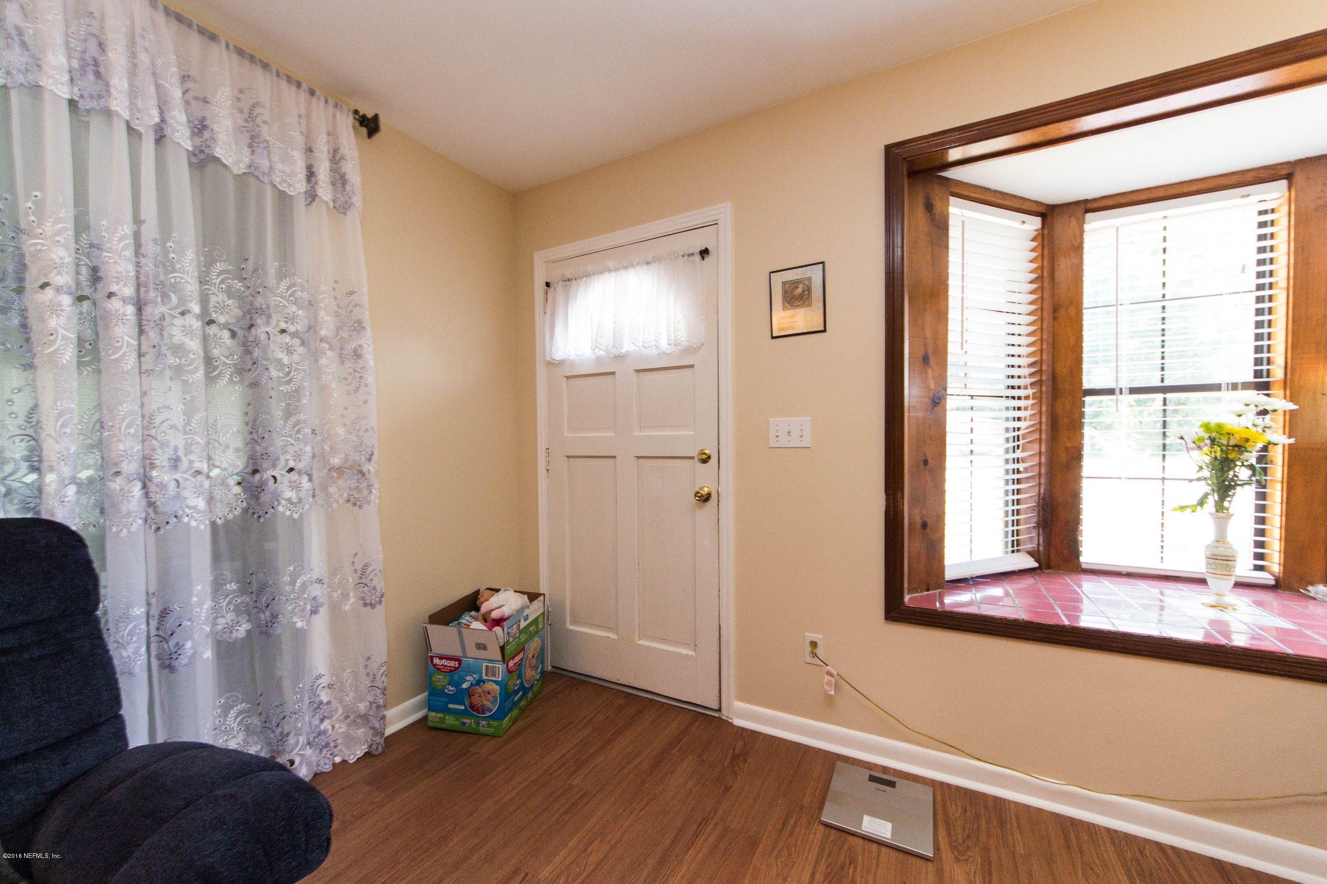 7204 Stonehurst Road North Jacksonville, FL 32277 - Photo 4 of 26 Foyer