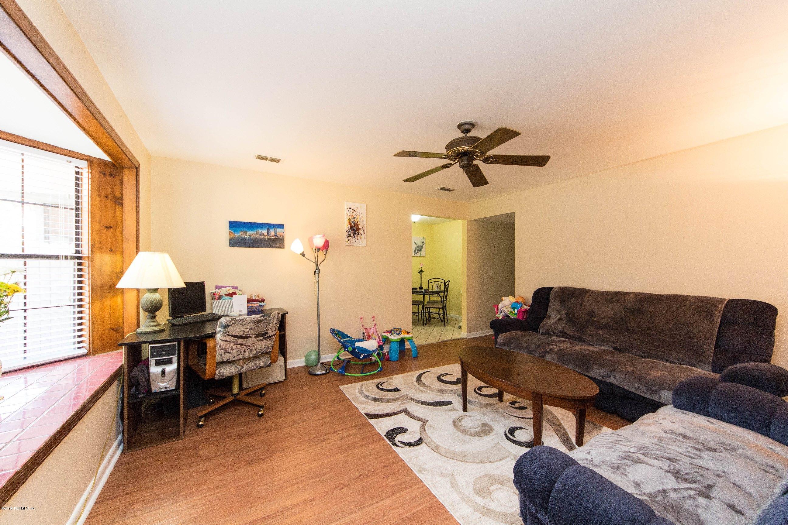 7204 Stonehurst Road North Jacksonville, FL 32277 - Photo 5 of 26 Living Room