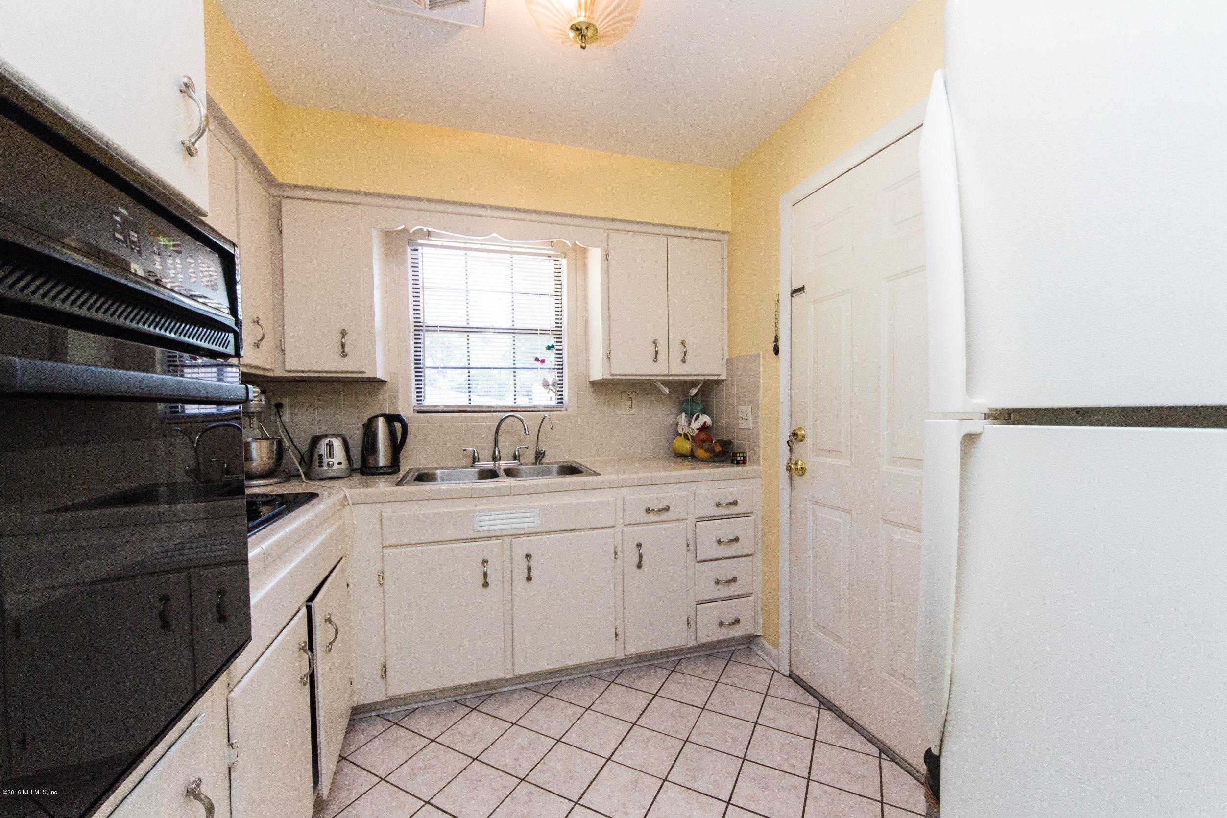 7204 Stonehurst Road North Jacksonville, FL 32277 - Photo 9 of 26 Kitchen