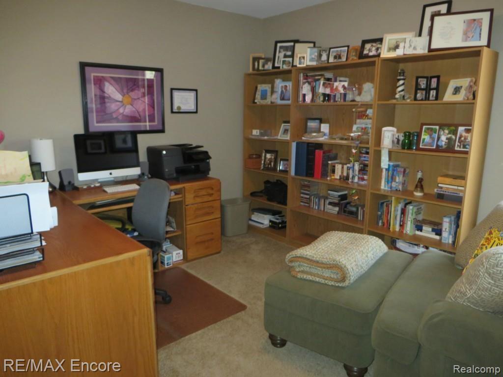 1015 Enfield Road Rochester Hills, MI 48307 - Photo 18 of 32