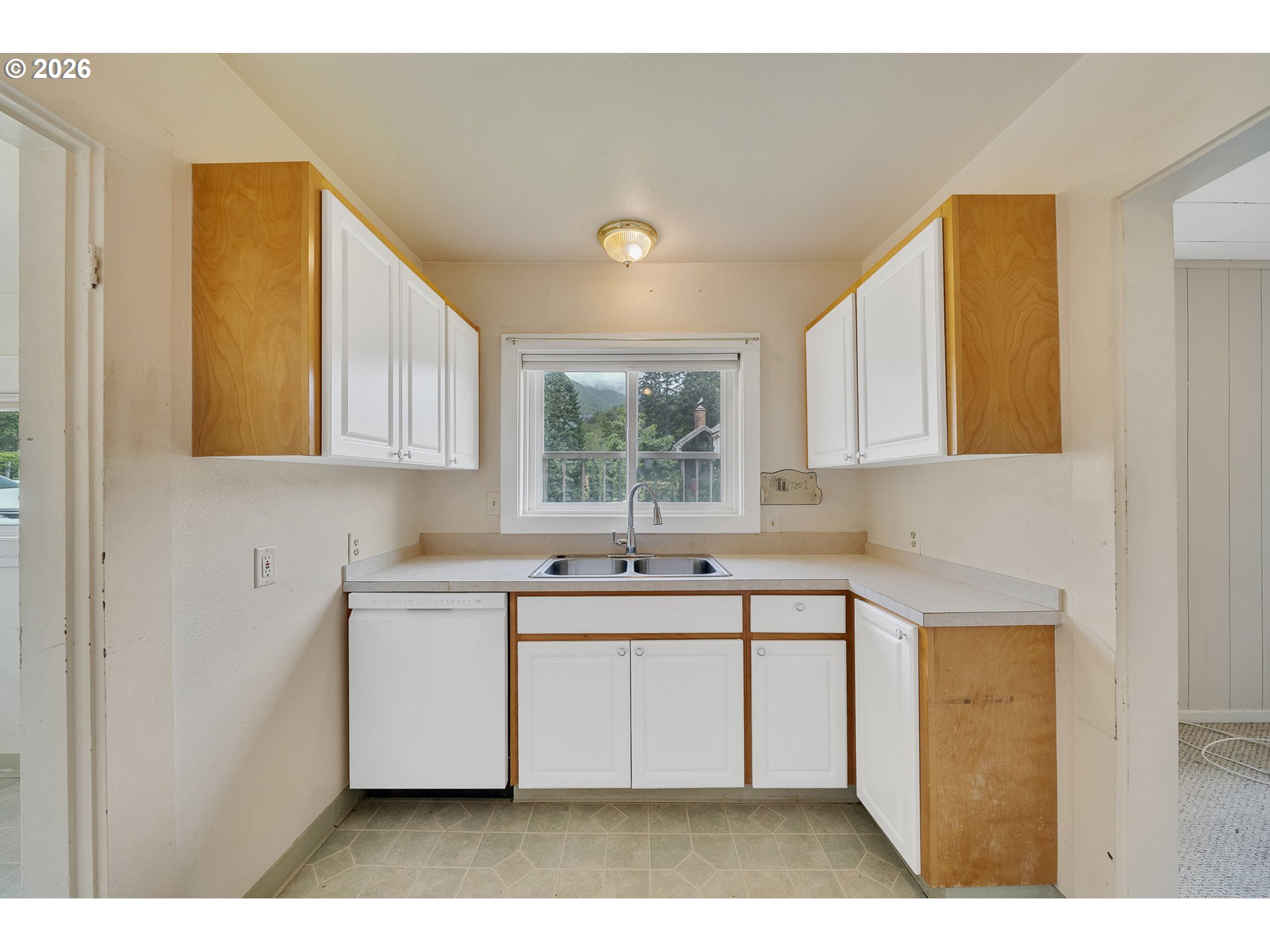 207 2nd Street Garibaldi, OR 97118 - Photo 4 of 23