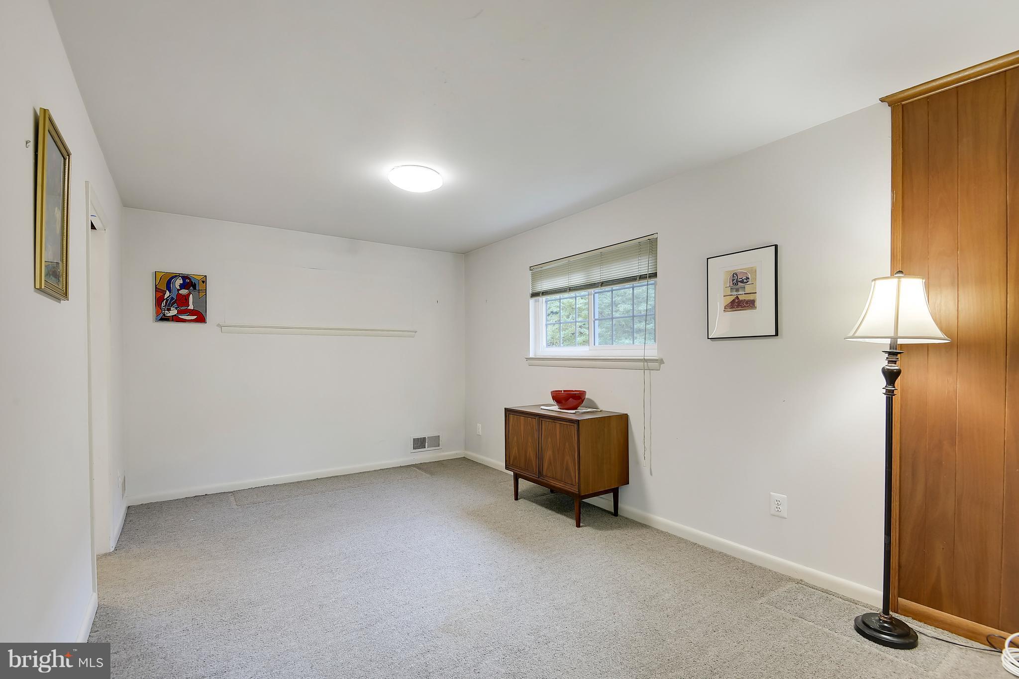 9517 Flower Avenue Silver Spring, MD 20901 - Photo 5 of 24 Perfect for Entertaining Dinner Guests!