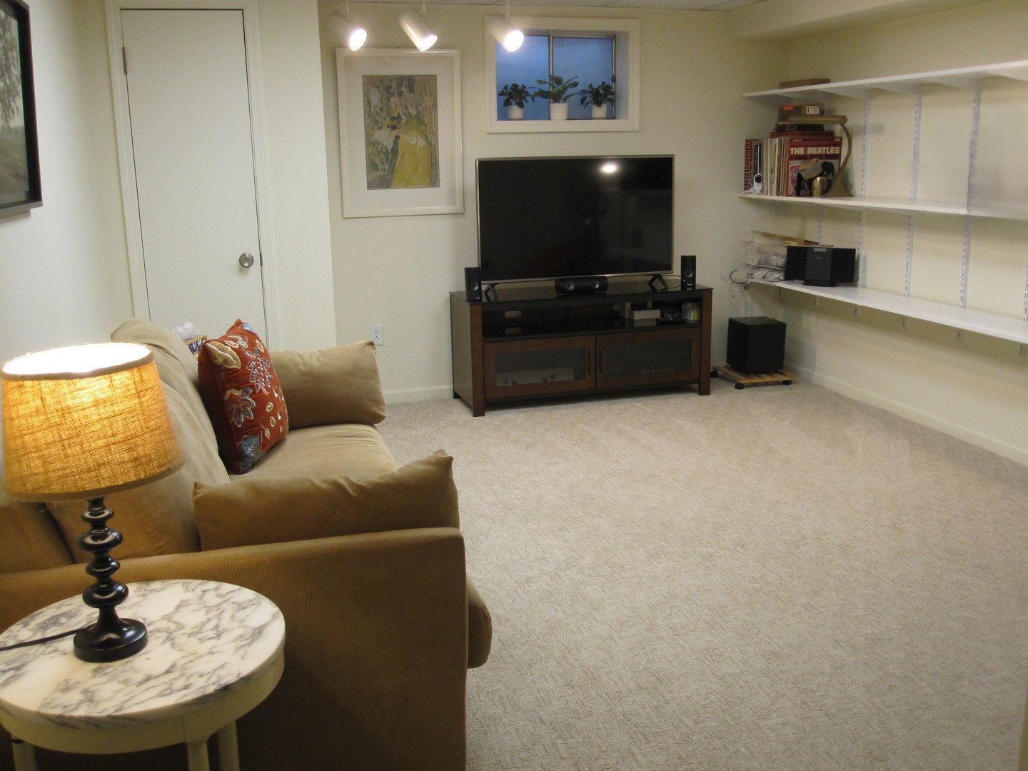 1154 Inverrary Lane, Unit 1154 Deerfield, IL 60015 - Photo 17 of 19 a living room with furniture and a flat screen tv